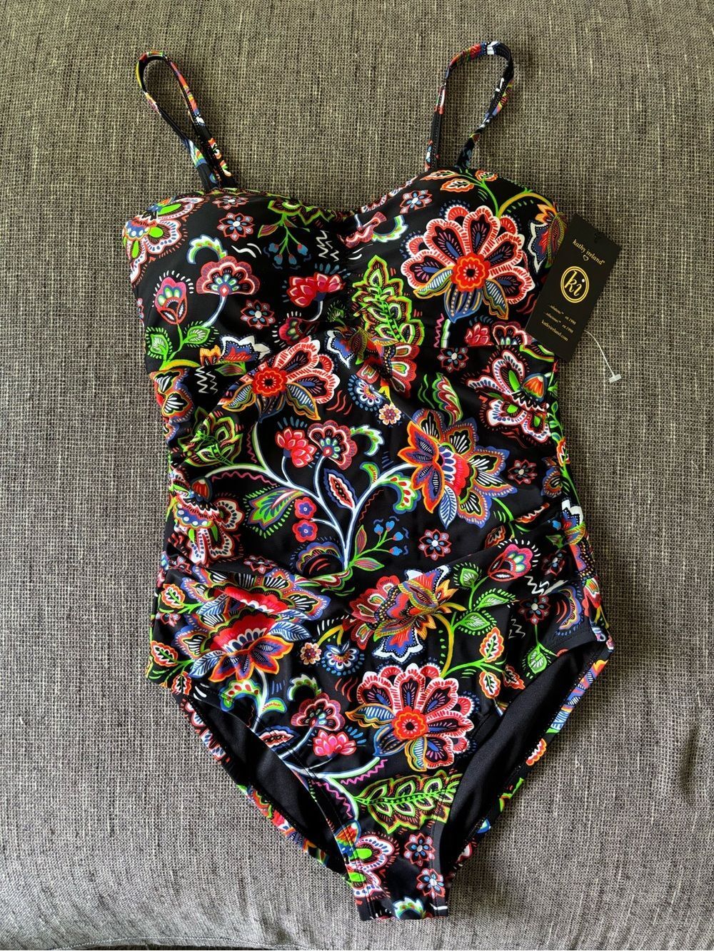 NWT Kathy Ireland Floral One Piece Swimsuit. Size 8